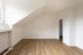 Geräumige WG-Wohnung mit Stil im Herzen der Stadt - 2. Schlafzimmer mit Blick zur Ankleide (Kind laut Grundriss)