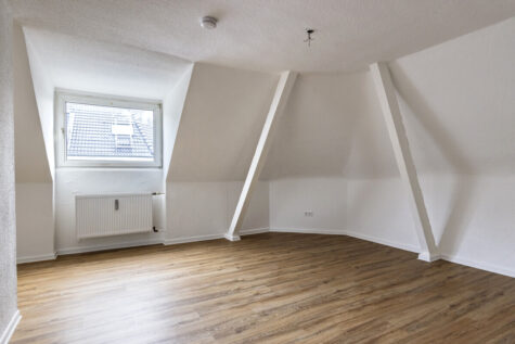 Geräumige WG-Wohnung mit Stil im Herzen der Stadt, 44135 Dortmund, Dachgeschosswohnung