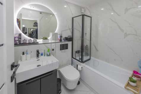 Hochwertig renovierte 3-Zimmer-Wohnung mit Westbalkon - Badezimmer (70104)