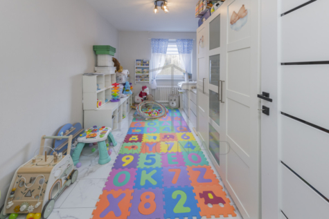 Hochwertig renovierte 3-Zimmer-Wohnung mit Westbalkon - Kinderzimmer (70102)