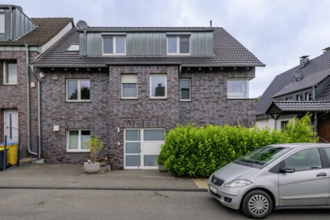 Top-modernisierte, bezugsfreie Eigentumswohnung mit Terrasse und Stellplatz, 44388 Dortmund, Souterrainwohnung