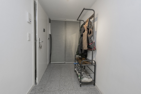 Top-modernisierte, bezugsfreie Eigentumswohnung mit Terrasse und Stellplatz - Garderobe (71193)