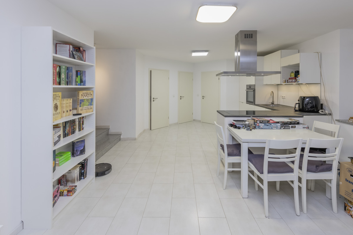 Blick Richtung Schlafzimmer, Badezimmer und Abstellraum