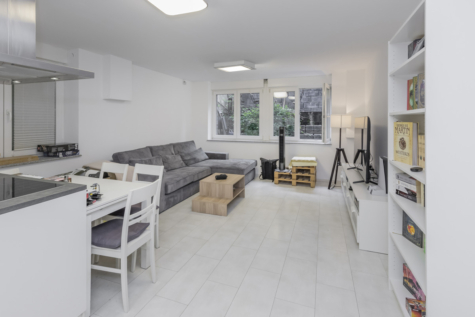Top-modernisierte, bezugsfreie Eigentumswohnung mit Terrasse und Stellplatz - Wohnbereich (71197)