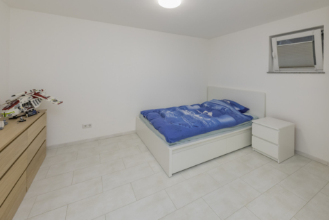Top-modernisierte, bezugsfreie Eigentumswohnung mit Terrasse und Stellplatz - Schlafzimmer (71202)