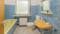 Zweifamilienglück mit ausgiebig Platz im Freien und Schlossblick! - Badezimmer