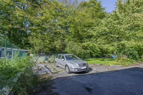Zweifamilienglück mit ausgiebig Platz im Freien und Schlossblick! - Hof (70733)