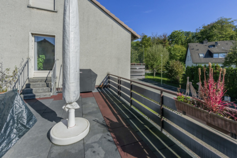 Zweifamilienglück mit ausgiebig Platz im Freien und Schlossblick! - Balkon (70722)