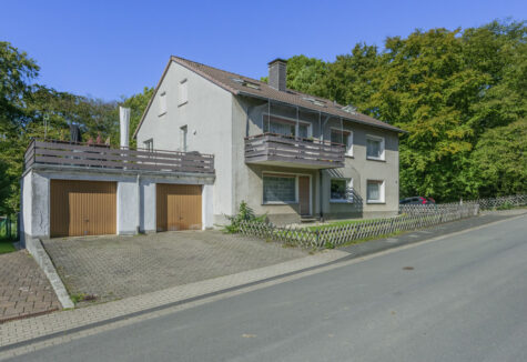 Zweifamilienglück mit ausgiebig Platz im Freien und Schlossblick!, 58119 Hagen / Hohenlimburg, Zweifamilienhaus