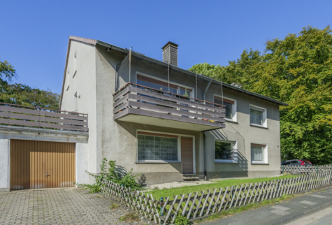 Zweifamilienglück mit ausgiebig Platz im Freien und Schlossblick! - Straßenansicht (70726)