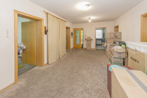 Zweifamilienglück mit ausgiebig Platz im Freien und Schlossblick! - Diele (70695)