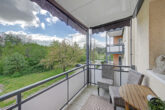 Modernes Wohnen inmitten idyllischer Natur - Balkon mit Blick ins Grüne