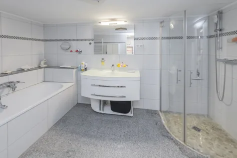 Familienidylle in Wuppertal: Freistehend, modernisiert & mit eigenem Gartenparadies - Badezimmer im UG (71513)