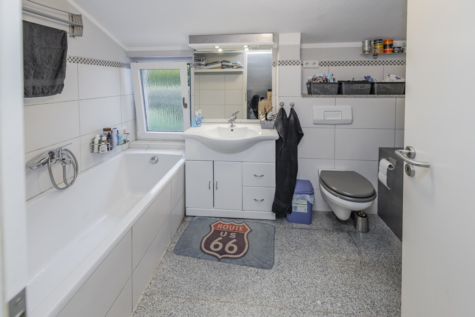 Familienidylle in Wuppertal: Freistehend, modernisiert & mit eigenem Gartenparadies - Badezimmer im Anbau (69833)