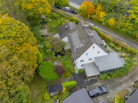 Familienidylle in Wuppertal: Freistehend, modernisiert & mit eigenem Gartenparadies - Anwesen - Blick von oben (71533)