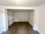 Sanierte 2-Zimmer-Wohnung mit eigenem Eingang & optionaler Garage - Schlafbereich