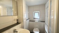 Sanierte 2-Zimmer-Wohnung mit eigenem Eingang & optionaler Garage - Frisch saniertes Badezimmer