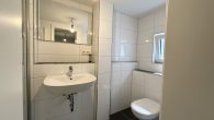 Sanierte 2-Zimmer-Wohnung mit eigenem Eingang & optionaler Garage - Frisch saniertes Badezimmer