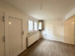 Sanierte 2-Zimmer-Wohnung mit eigenem Eingang & optionaler Garage - Platz für Ihre Küchenzeile