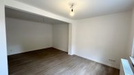Sanierte 2-Zimmer-Wohnung mit eigenem Eingang & optionaler Garage - Schlafbereich