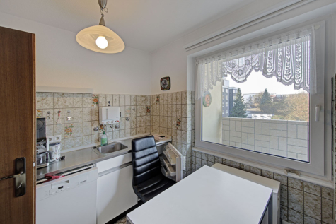 Eigentumswohnung mit 3 Zimmer, 1 Stellplatz & 2 Garagen! - Küche (69904)