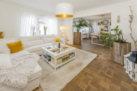 Doppelhaushälfte mit Stil: Ideal für Familien – großzügig, modern und mit viel Grün! - Wohnzimmer (70115)
