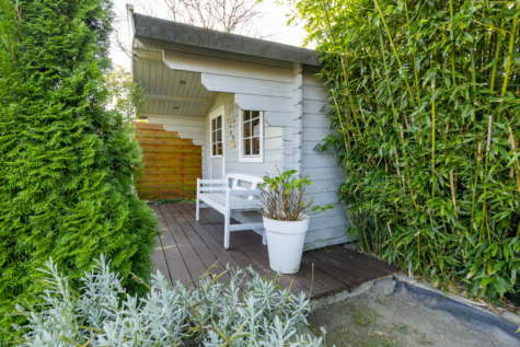 Doppelhaushälfte mit Stil: Ideal für Familien – großzügig, modern und mit viel Grün! - Gartenhaus (70121)