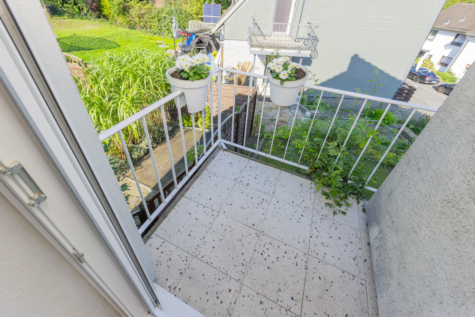Doppelhaushälfte mit Stil: Ideal für Familien – großzügig, modern und mit viel Grün! - Austritt (70128)