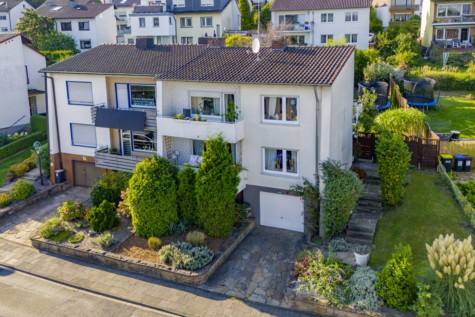 Doppelhaushälfte mit Stil: Ideal für Familien – großzügig, modern und mit viel Grün! - Luftaufnahme (70136)