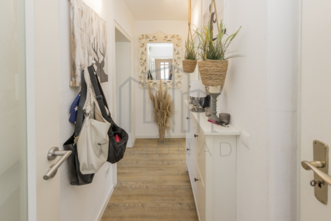 Doppelhaushälfte mit Stil: Ideal für Familien – großzügig, modern und mit viel Grün! - Diele (70167)