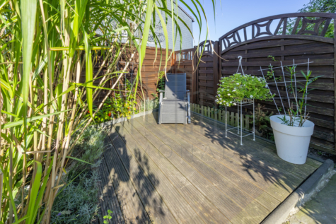 Doppelhaushälfte mit Stil: Ideal für Familien – großzügig, modern und mit viel Grün! - Terrasse (70177)
