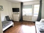 Charmante 3-Zimmer-Erdgeschosswohnung mit Balkon und Einbauküche - Wohnzimmer