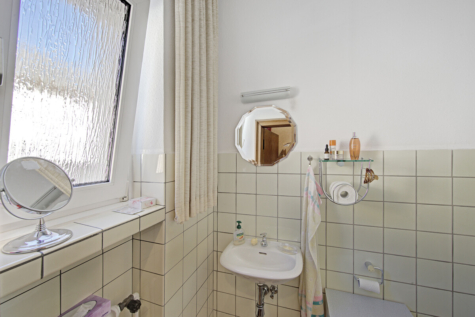 Vielseitige Immobilie mit Potenzial – ideal für die größere Familie! - Gäste-WC (71262)