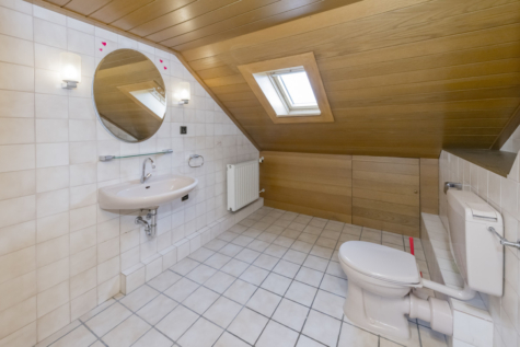 Platz für alle Lebensmodelle Familie, Generationenwohnen oder Kapitalanlage!! - Gäste-WC DG (71142)