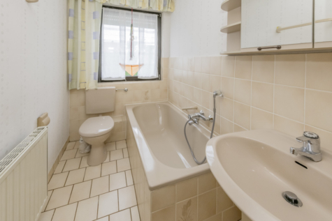 Platz für alle Lebensmodelle Familie, Generationenwohnen oder Kapitalanlage!! - Badezimmer OG (71140)