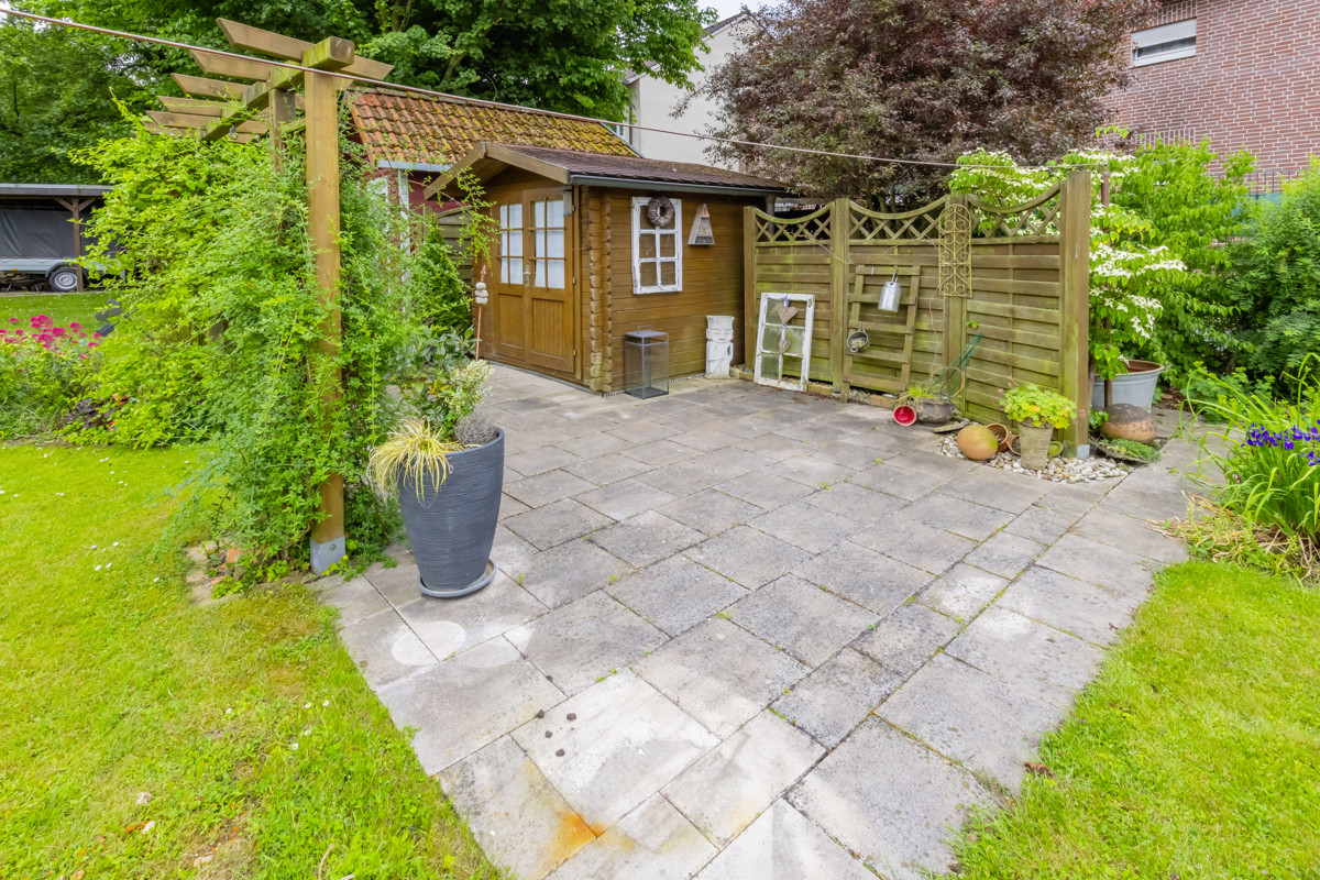 Gartenhaus mit Terrasse