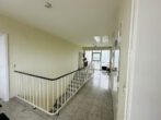 Möblierte 1-Zimmer-Wohnung mit Fernblick zum Soforteinzug! - Treppenhaus