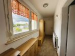 Möblierte 1-Zimmer-Wohnung mit Fernblick zum Soforteinzug! - Blick zur Eingangstür