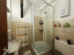 Charmante Maisonettewohnung mit Dachterrasse und Möblierung. - Badezimmer