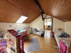 Charmante Maisonettewohnung mit Dachterrasse und Möblierung. - Kinderzimmer