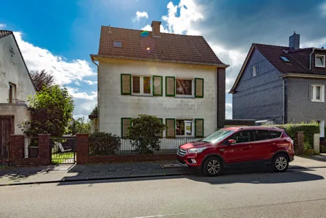 Für Macher & Individualisten: Einfamilienhaus mit Charakter und Entwicklungspotenzial - Straßenansicht (71564)
