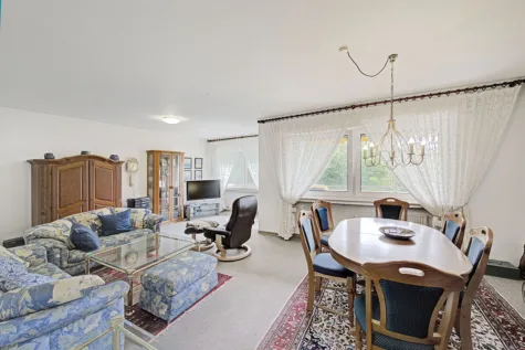 Selbst einziehen oder vermieten – Eigentumswohnung mit Balkon, Aufzug und Garage - Wohnzimmer (71613)