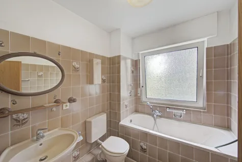 Selbst einziehen oder vermieten – Eigentumswohnung mit Balkon, Aufzug und Garage - Badezimmer (71619)