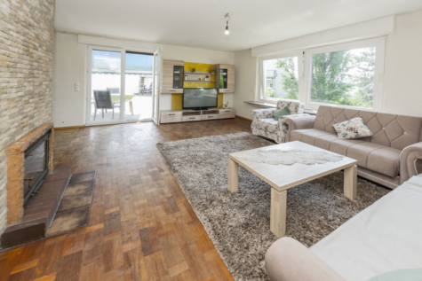 Zweifamilienhaus sucht Großfamilie - Wohnung 1: Wohnzimmer (70257)