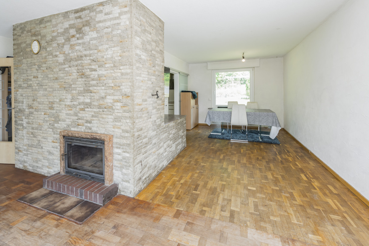 Wohnung 1: Wohnzimmer mit Kamin