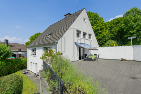 Zweifamilienhaus sucht Großfamilie - Terrasse (70280)