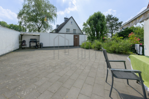 Zweifamilienhaus sucht Großfamilie - Terrasse (70294)