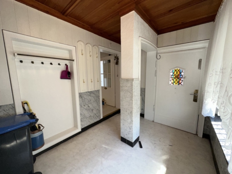 Ihr Zuhause mit viel Potential – Einfamilienhaus in ruhiger Lage von Hagen Emst - Hauseingang Diele (70776)