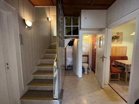 Ihr Zuhause mit viel Potential – Einfamilienhaus in ruhiger Lage von Hagen Emst - Zugang zum Obergeschoss (70788)