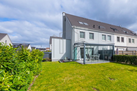 Mehr als nur ein Haus: Lebensqualität auf drei Etagen! - Gartenansicht (70010)